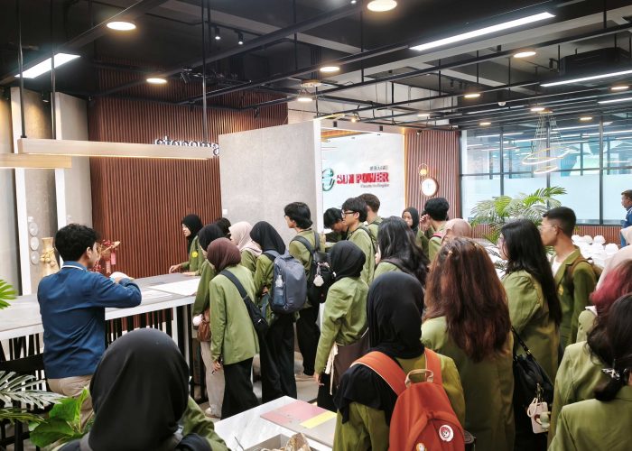 FIT IN #9: Mahasiswa Desain Interior UPN Veteran Jatim Pelajari Ekosistem Industri Keramik di Sun Power Ceramics